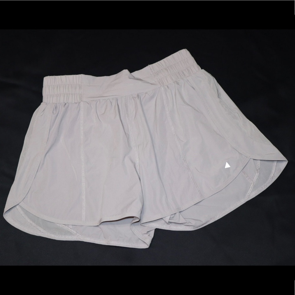 NEVER BEEN WORN Breeze Short - Balance Athletica - Sea Salt